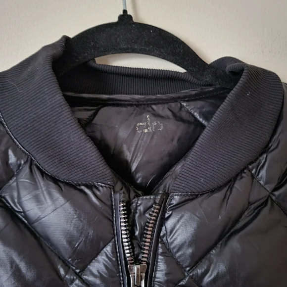 Alo Yoga Idol Quilted Down Bomber Jacket Black - Picture 7 of 9